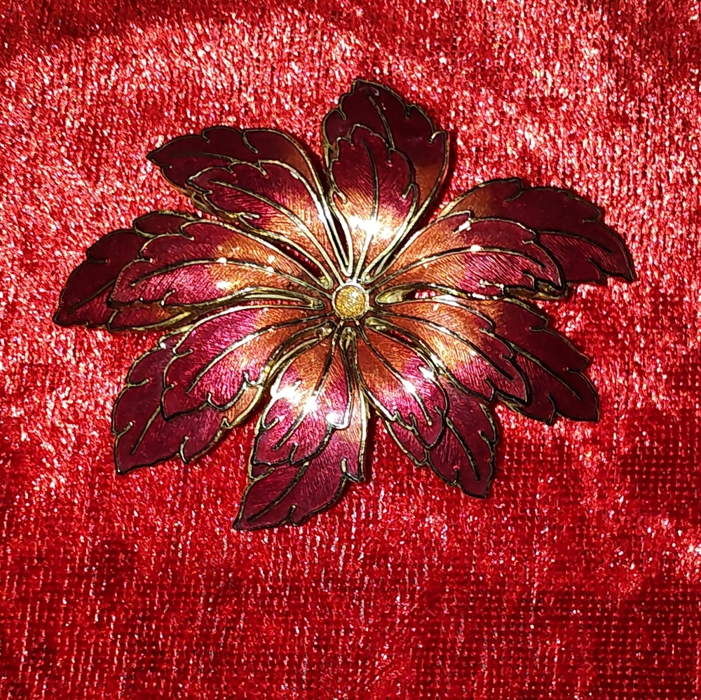Vintage Beautiful Cloisonne Poinsettia Brooch - Gold Tone - Like New